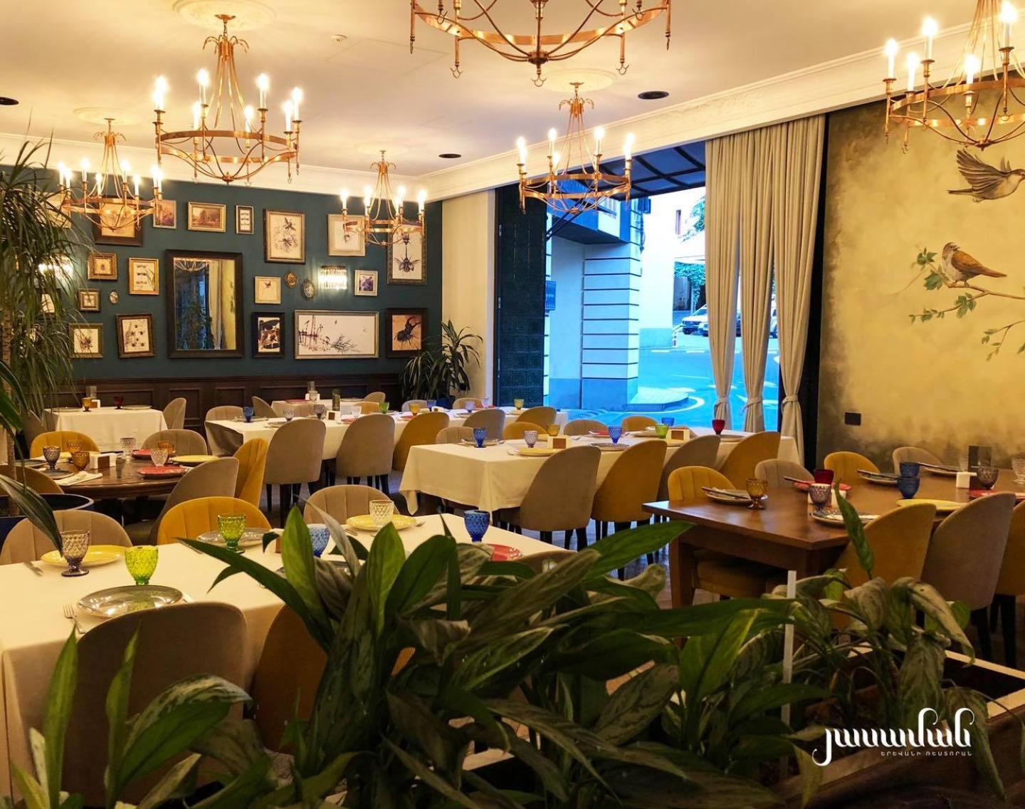 Diamond Hotel Erivan Exterior foto